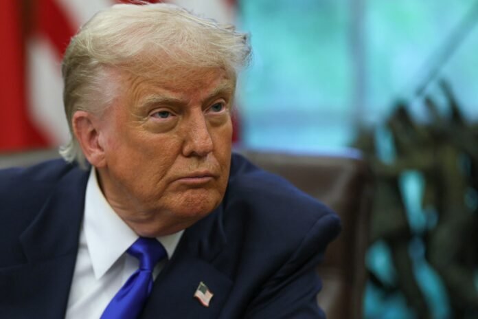 Trump mantém tarifa mínima de 10% sobre importações, mesmo após novos acordos comerciais