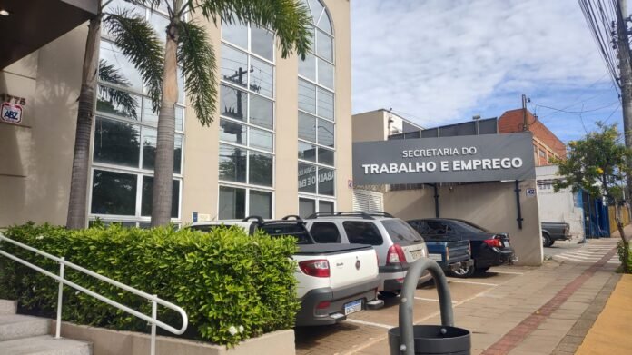 Secretaria do Trabalho de Rio Preto oferece 44 vagas em diversas áreas