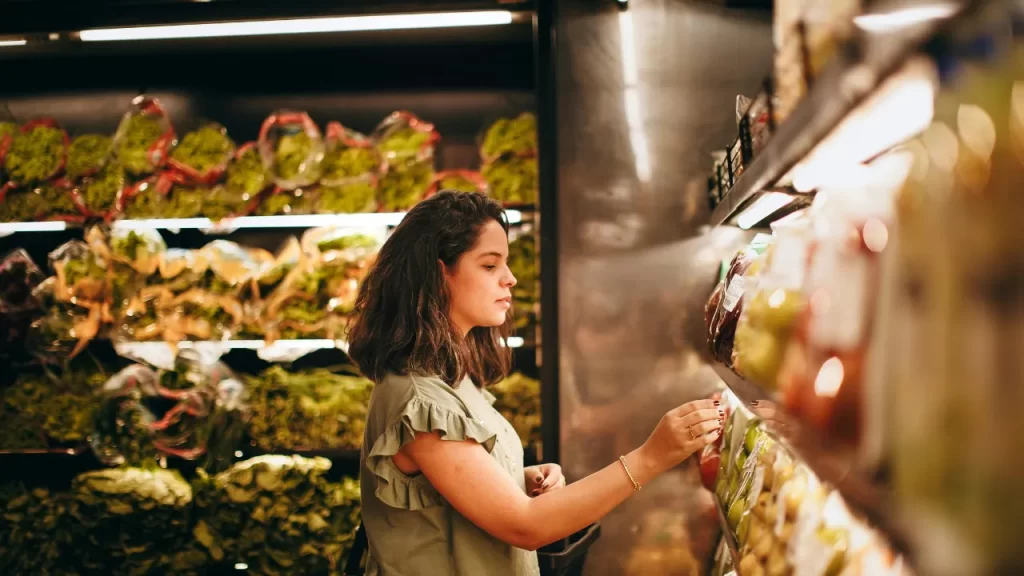 Até que horas fica aberto o mercado mais próximo